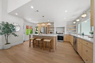 /international/us/4742-collinos-way-oceanside-ca-110108747571/