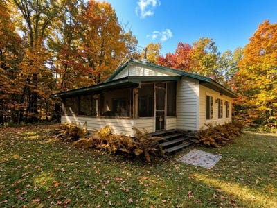 /international/us/2773-28-1-2-street-birchwood-wi-110119489023/