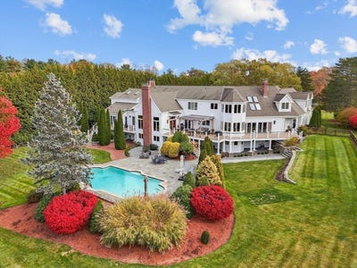 /international/us/5-pegan-lane-natick-ma-110107279904/