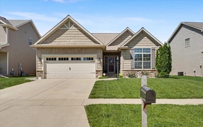 /international/us/104-sunflower-street-savoy-il-110108062928/
