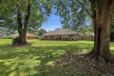/international/us/25540-plantation-ave-denham-springs-la-110109528179/