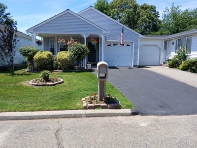 /international/us/5127-village-circle-e-manorville-ny-110109052783/