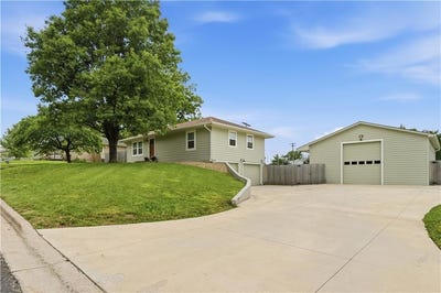 /international/us/8630-hilltop-road-de-soto-ks-110108205921/
