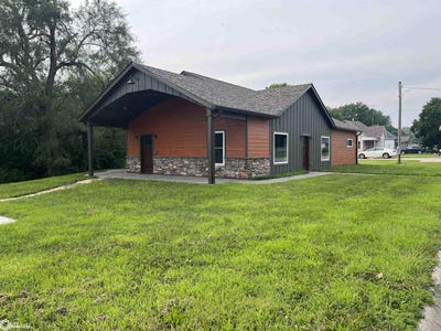/international/us/121-n-9th-street-albia-ia-110101347505/