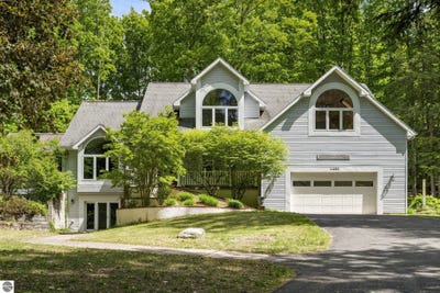 /international/us/11407-s-ramblewood-drive-cedar-mi-110108588500/