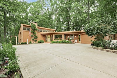 /international/us/393-n-main-street-chagrin-falls-oh-110100799696/?lang=zh-tw