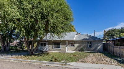 /international/us/609-e-freeport-caldwell-id-110110382223/