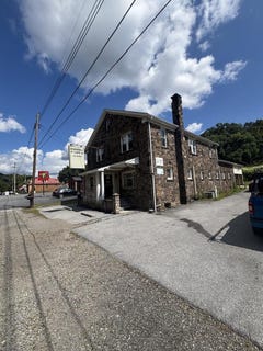 /international/us/218-parkhill-dr-parkhill-pa-110110170819/