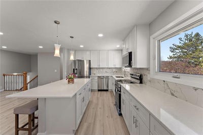 /international/us/13804-euclid-court-apple-valley-mn-110098996332/