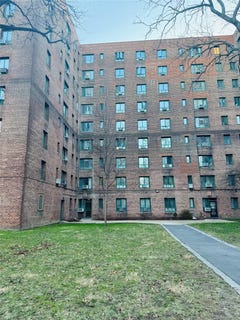 /international/us/1561-metropolitan-avenue-bronx-ny-110106530695/