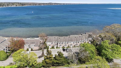 /international/us/49-canoe-place-road-hampton-bays-ny-110107965508/