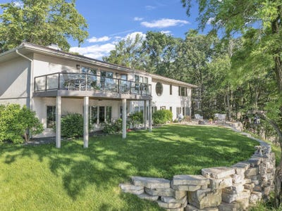 /international/us/16933-256th-avenue-spirit-lake-ia-110100927327/