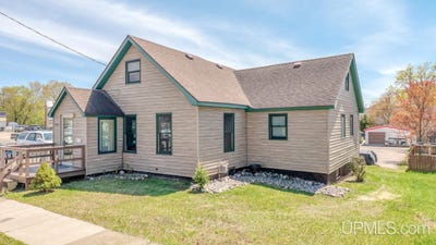 /international/us/209-w-c-street-iron-mountain-mi-110108078552/