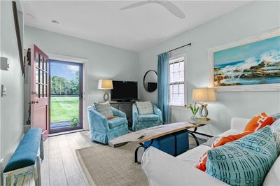 /international/us/97-narragansett-avenue-newport-ri-110100317848/