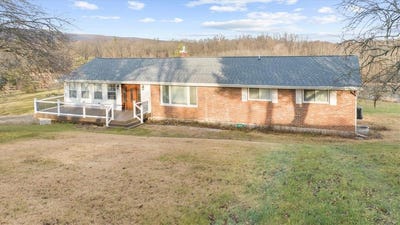 /international/us/988-hoch-road-moore-twp-pa-110108692353/