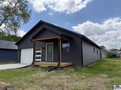 /international/us/118-n-third-street-farmersburg-in-110105522394/