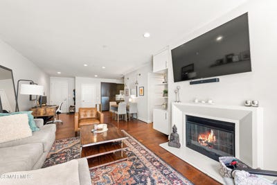 /international/us/10878-bloomfield-street-toluca-lake-ca-110100397689/