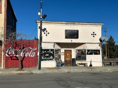 /international/us/190-commercial-street-portola-ca-110108296353/