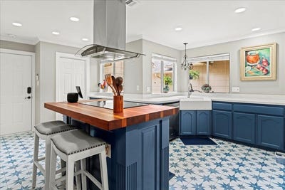 /international/us/10920-crown-colony-drive-austin-tx-110099094573/