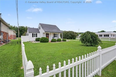 /international/us/950-roosevelt-boulevard-eleanor-wv-110108974727/