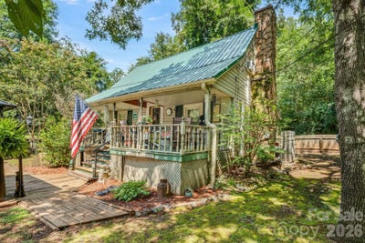 /international/us/242-whitney-boulevard-lake-lure-nc-110109807030/