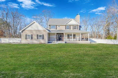 /international/us/7-sander-court-middle-island-ny-110104413645/
