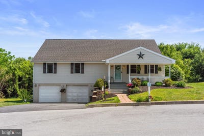 /international/us/112-beech-avenue-fredericksburg-pa-110108604382/