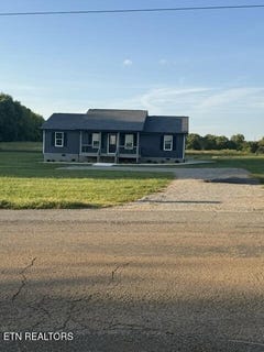 /international/us/182-county-road-323-sweetwater-tn-110110217924/