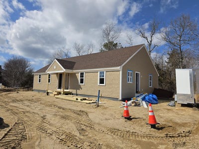 /international/us/87-acapesket-road-east-falmouth-ma-110107253153/