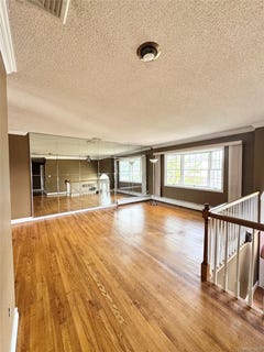 /international/us/255-brookside-court-copiague-ny-110108505072/