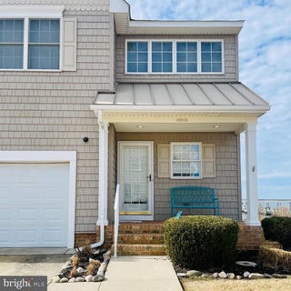 /international/us/109-d-waters-edge-crisfield-md-110105938892/