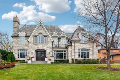 /international/us/28-sheffield-lane-oak-brook-il-110098309194/