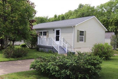 /international/us/48-songbird-ln-tiverton-ri-110108548286/
