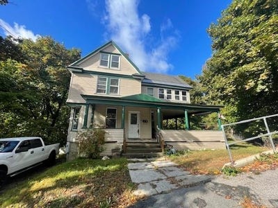 /international/us/93-prospect-street-berlin-nh-110094883186/