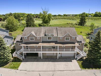 /international/us/4924-black-bear-drive-traverse-city-mi-110108503927/