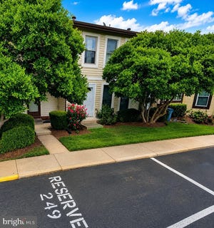 /international/us/2448-sun-valley-circle-silver-spring-md-110108070587/