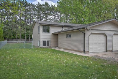 /international/us/522-calhoun-place-cambridge-mn-110108351238/