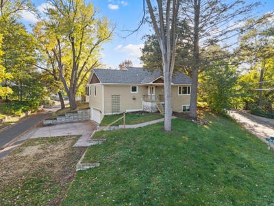 /international/us/1158-summit-avenue-mahtomedi-mn-110120453655/