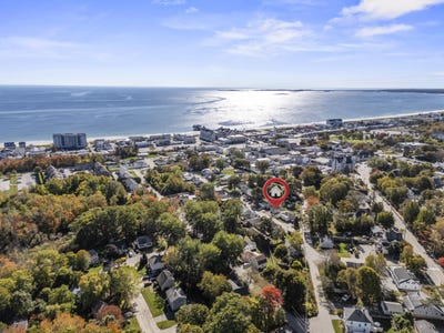 /international/us/5-carll-avenue-old-orchard-beach-me-110107401666/