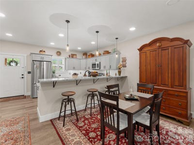 /international/us/143-carver-street-brevard-nc-110107932117/
