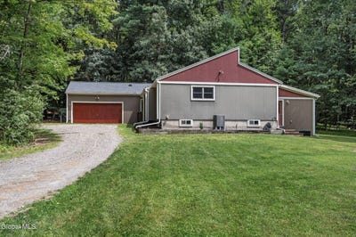 /international/us/438-n-nassau-road-sand-lake-ny-110109794564/