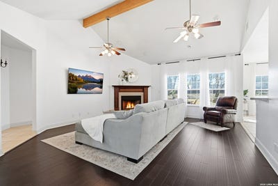 /international/us/228-county-road-6864-natalia-tx-110109586991/