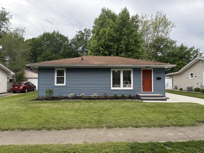 /international/us/207-magnolia-drive-bloomington-il-110108343948/
