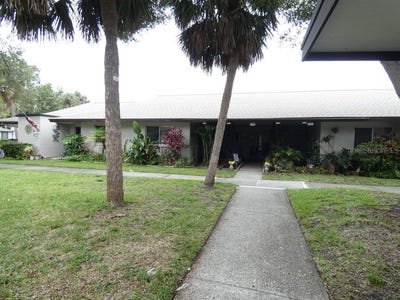/international/us/1024-10th-circle-se-largo-fl-110108581245/