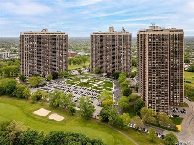 /international/us/269-10-grand-central-parkway-floral-park-ny-110120018549/