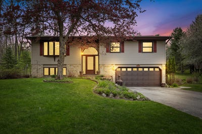 /international/us/4953-lake-dr-west-bend-wi-110107846929/
