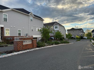 /international/us/302-dickson-court-highland-park-nj-110107313948/