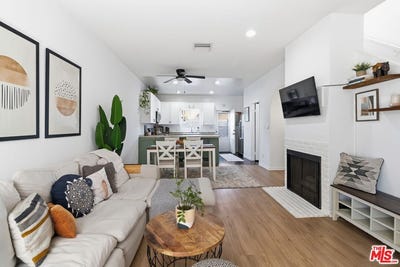 /international/us/856-w-beach-ave-inglewood-ca-110107683526/