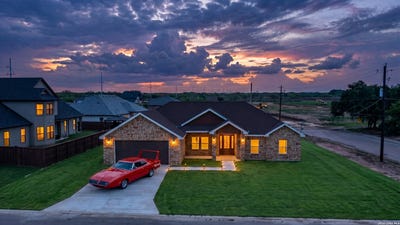 /international/us/2-hope-pl-uvalde-tx-110107933920/