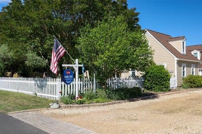 /international/us/220-church-street-yorktown-va-110108296721/